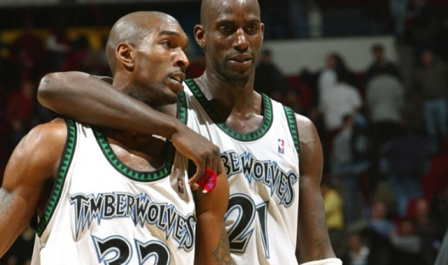 小卡结果将如何？森林狼2000年阴阳合同成为NBA管理层的永恒噩梦