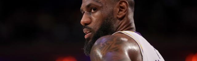 开云kaiyun首页-三军用命仍难逃一败！湖人面对苦主掘金已遭7连败