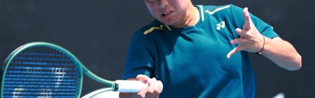 开云kaiyun官方网站-澳网首日两金花三盘惜败 王欣瑜新赛季缘何低迷？