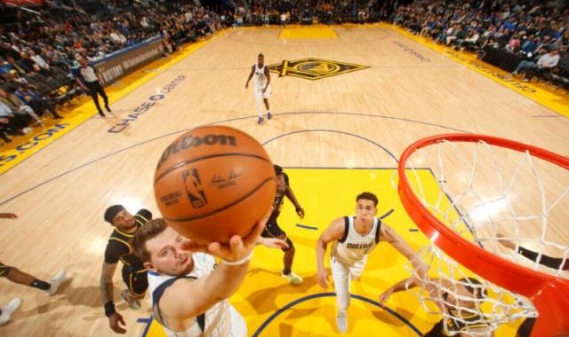 勇士惨遭21分翻盘 关键时刻进攻萎靡要如何解决？