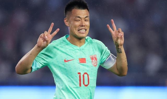 开云kaiyun平台-超龄球员神勇！谭龙2球刘洋2助 男足重拾头球优势