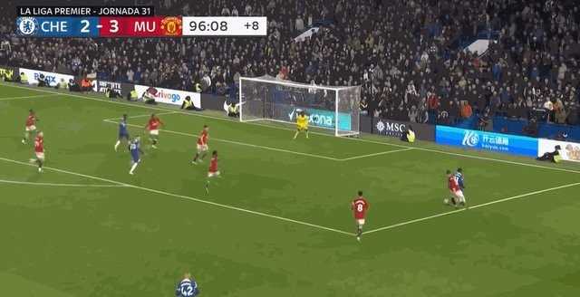 1712269088555041070.gif 马杜埃凯点球.gif